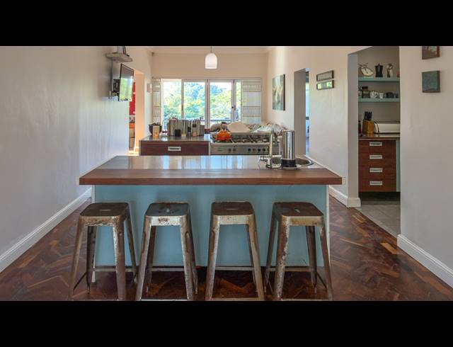 5 BEDROOM FREESTANDING FOR SALE IN GLENWOOD